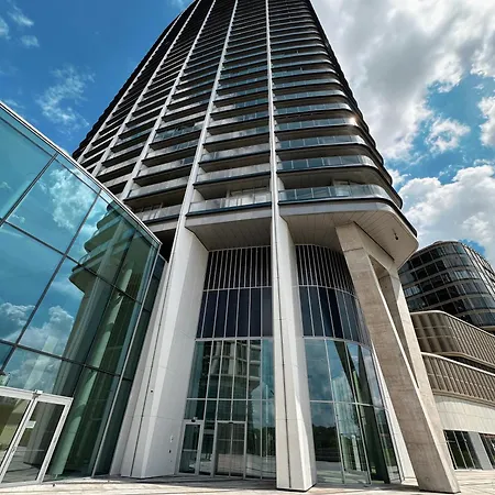 Danube River Front, Skyscraper Apartamento *