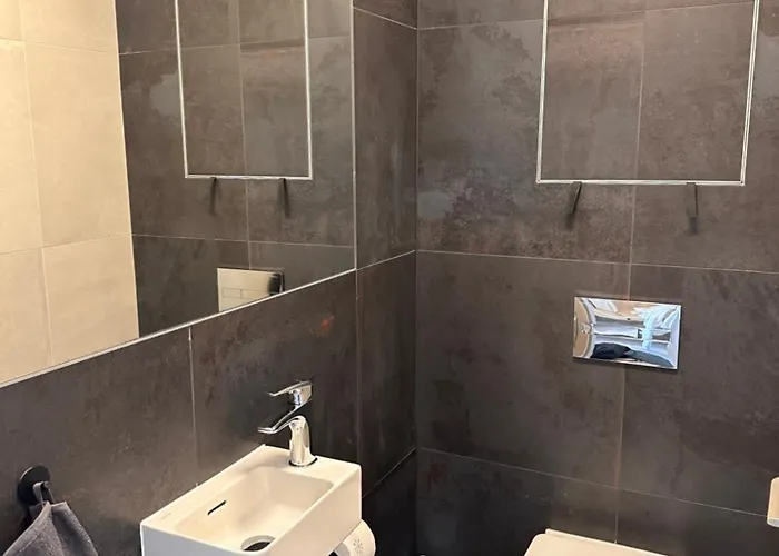 Danube River Front, Skyscraper Apartmán