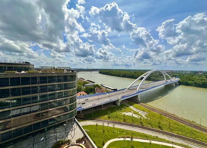 شقة Danube River Front, Skyscraper براتسيلافا